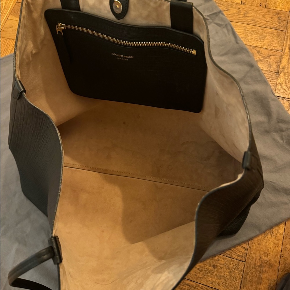 Alexander McQueen black large shopper tote - Picture 10 of 10